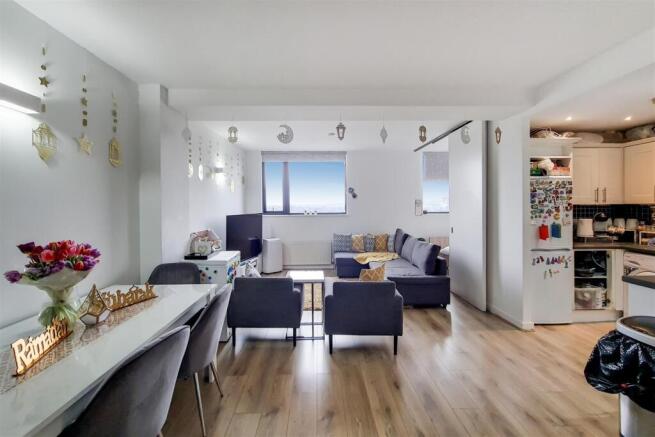 Open Plan Lounge/Kitchen: