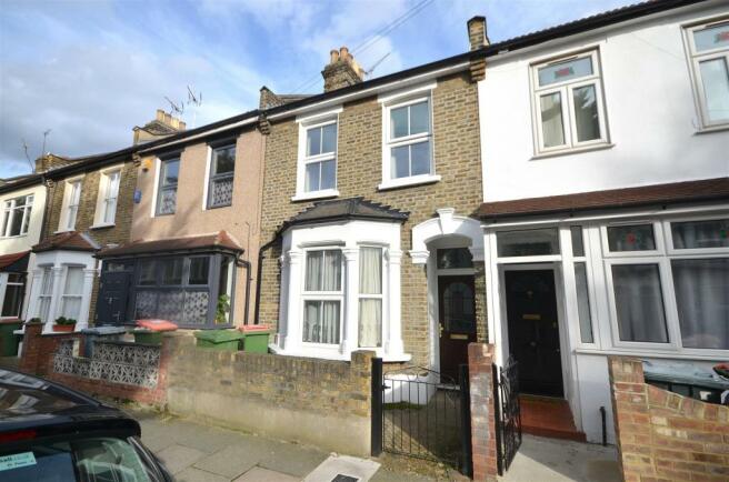 3 bed house for sale in london