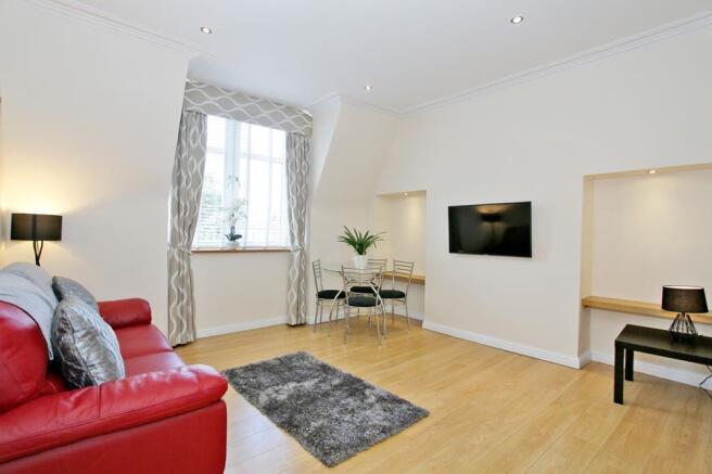 82E  LIVING ROOM
