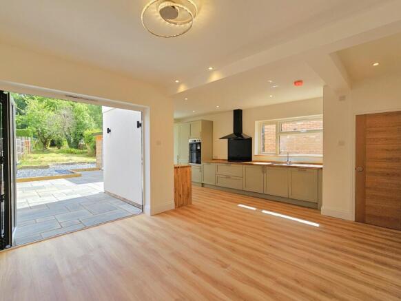 KITCHEN / FAMILY ROOM