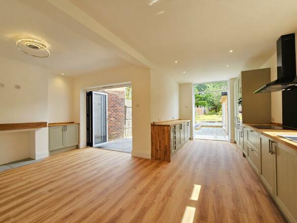 KITCHEN / FAMILY ROOM