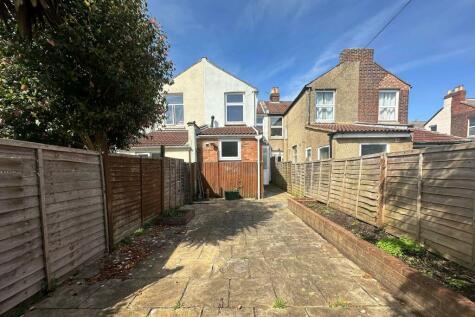 Wyndcliffe Road - 3 bedroom terraced house