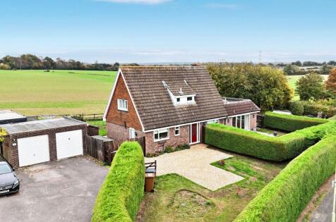 Mercia Avenue, Charlton, Andover, SP10 4EJ