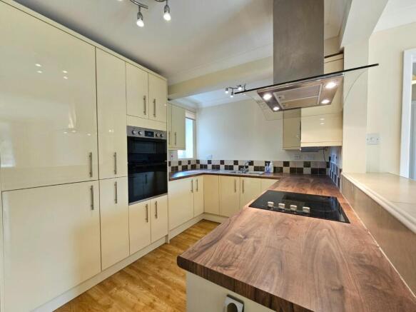 Kitchen 2.jpg