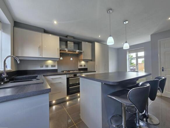 Kitchen 3.jpg