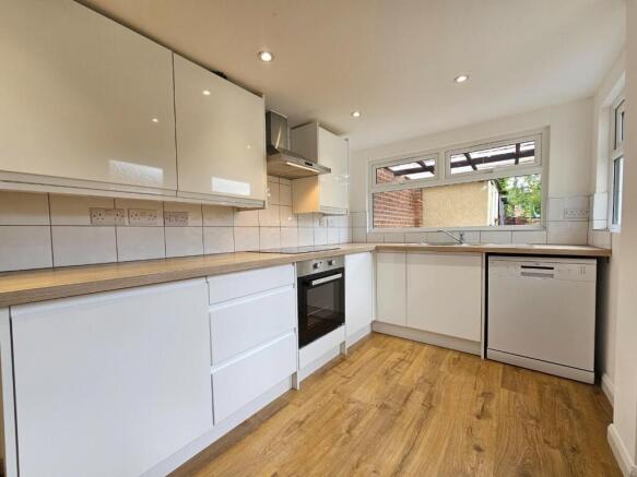 Kitchen 1.jpg