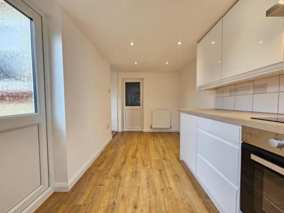 Kitchen 2.jpg