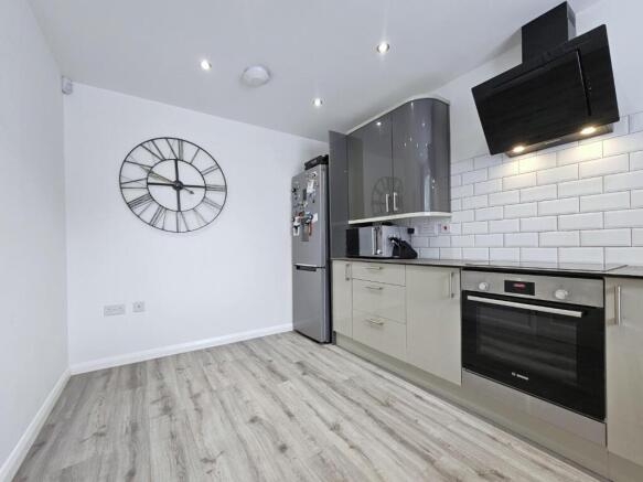 Kitchen 2.jpg