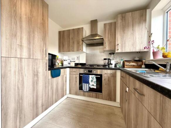 Kitchen 2.jpg