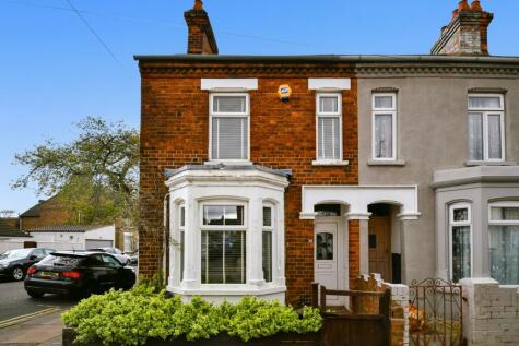 Bedford - 3 bedroom end of terrace house for sale