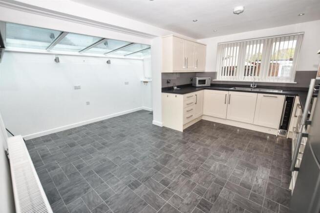 kitchen c.jpg