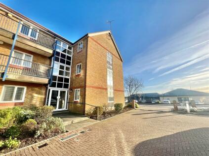 Burnham on Crouch - 2 bedroom apartment for sale