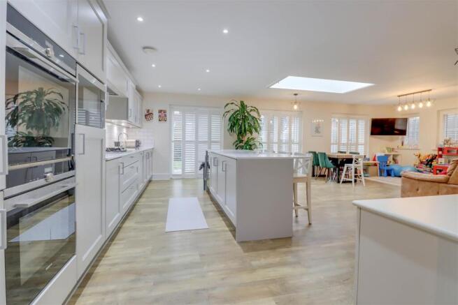 6 GORSE WOOD VIEW INSIDE-21.jpg