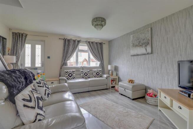 17 Pebmarsh Drive_-13.jpg