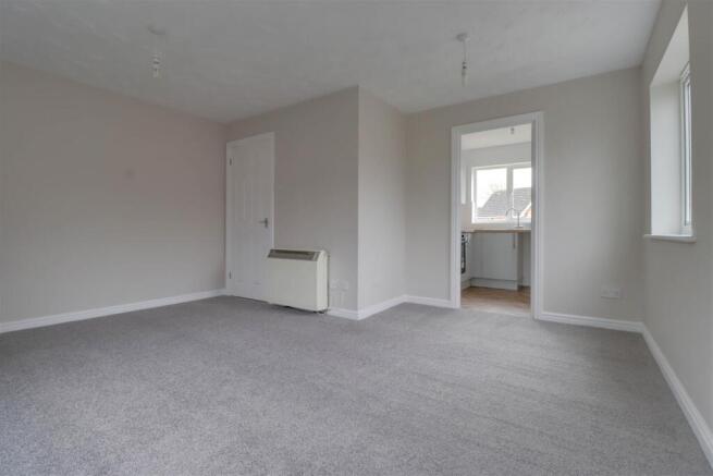 12 HEADINGLEY CLOSE-8.jpg