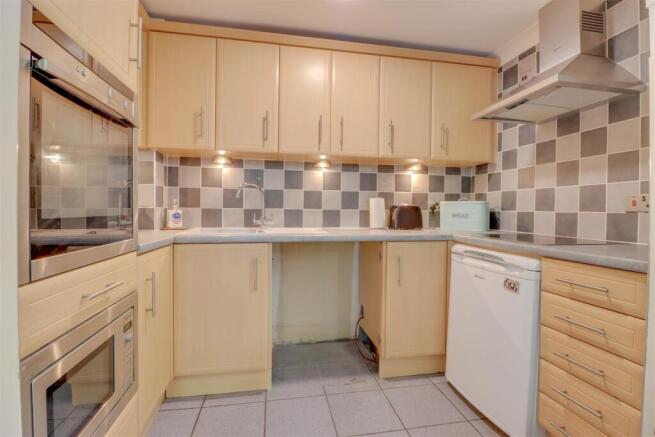 6 SYCAMORE COURT.jpg