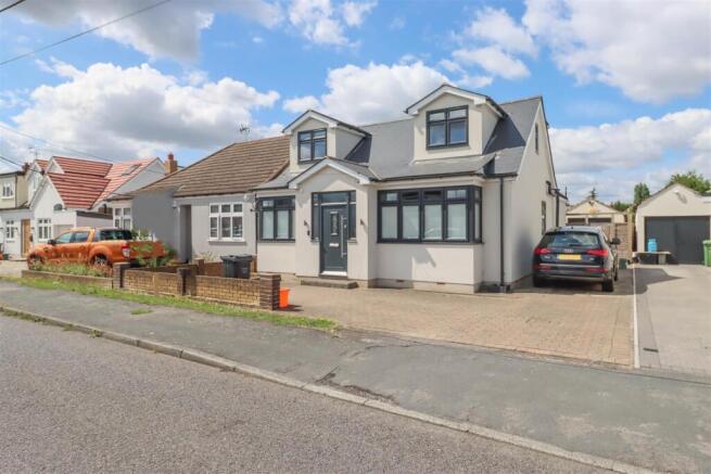 20 FANTON WALK FRONT.jpg blur.jpg