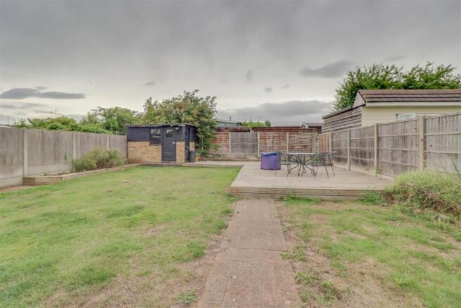 20 FANTON WALK WICKFORD INSIDE-15.jpg