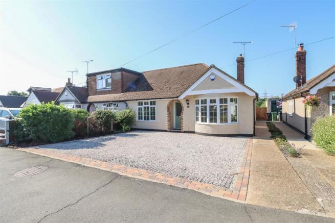 10 BERENS CLOSE OUTSIDE.jpg