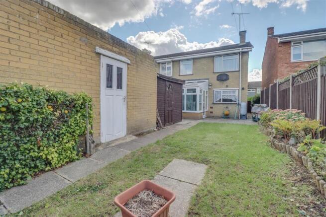 17 LARKSWOOD WALK-13.jpg