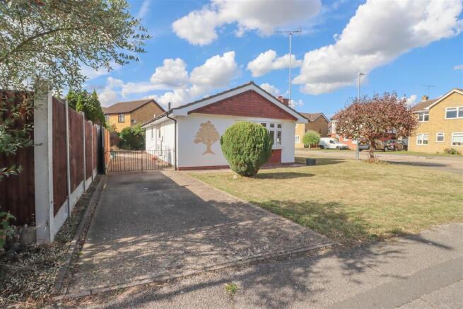 16 FAMBRIDGE DRIVE NEW OUTSIDE-13.jpg