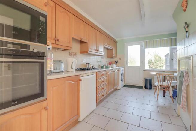 15 MERLIN WAY INSIDE.jpg