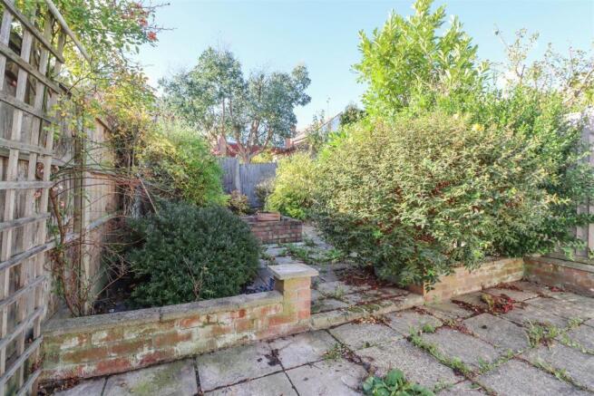 28 LEASWAY OUTSIDE-2.jpg