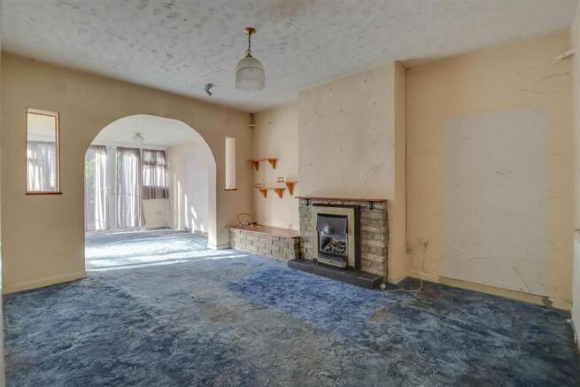 28 LEASWAY INSIDE-5.jpg