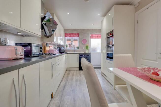 7 CARLYLE LOUNGE & KITCHEN-5.jpg