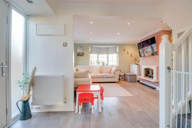 2 REEDS WAY INSIDE-2.jpg