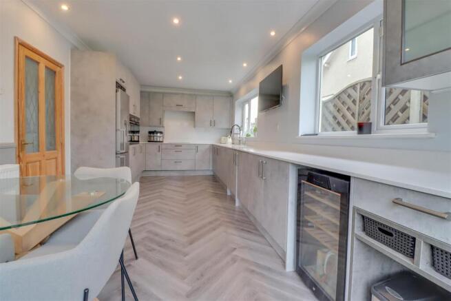 43 LINDON ROAD INSIDE-6.jpg