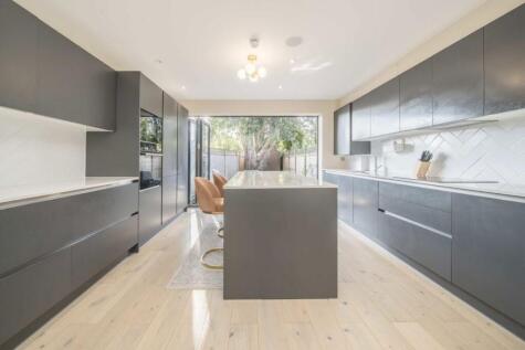 Golden Manor, Hanwell