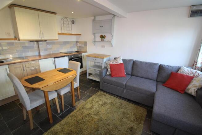 Open Plan Living Room/Kitchen