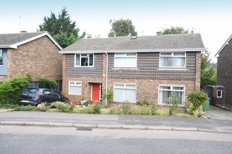 Exceptionally Spacious 5-Bedroom Detached Home in the Heart of Penenden Heath