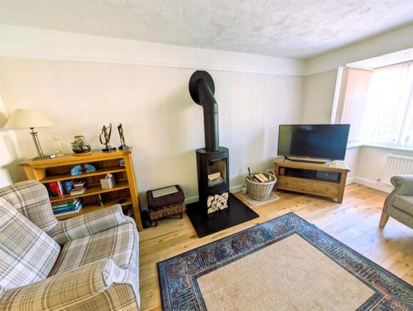 Living Room b.jpg