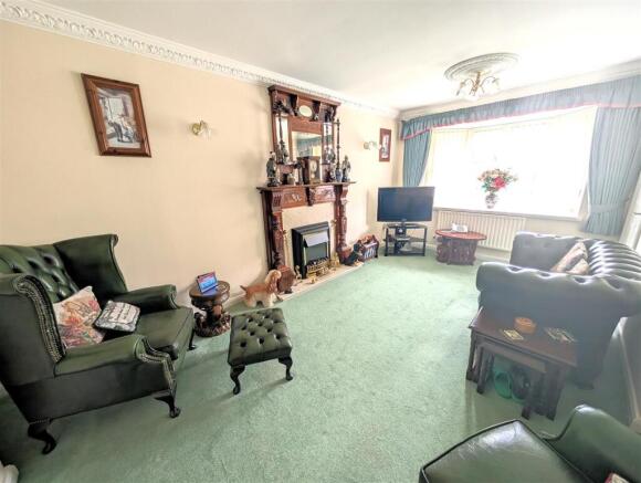 Lounge a.jpg