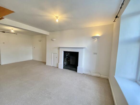 Bright Sitting/Dining Room