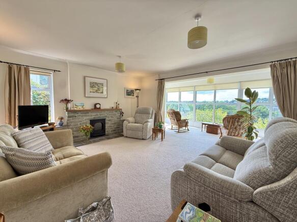 Spacious Sitting Room