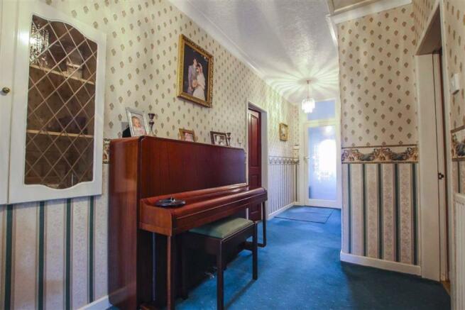 3 bedroom detached house for sale in Preston Road ...