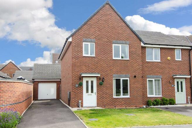 3 bedroom semi-detached house for sale in Oakley Road, Burntwood, WS7