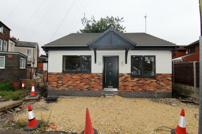 Three bedroom detached new build bungalow for Sal