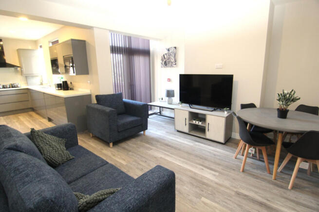 ROOM TO RENT