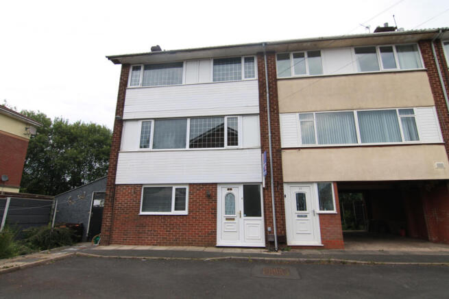 Three bedroom end town house - No vendor chain