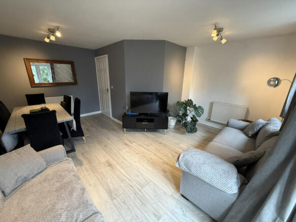 3 bed town house to rent Kilmaine Avenue, Manches