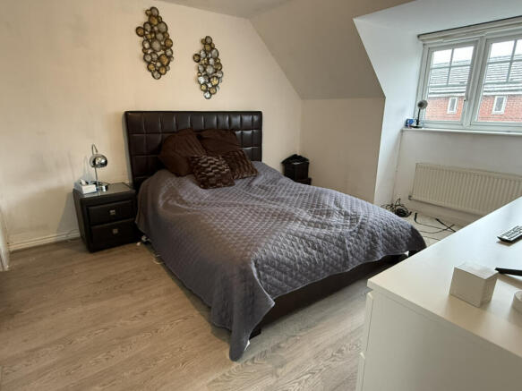 3 bed town house to rent Kilmaine Avenue, Manches