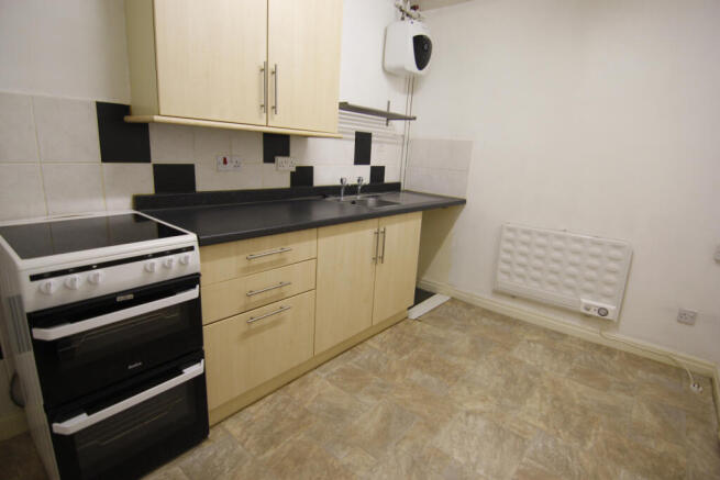 2 bed flat to rent West Street, Manchester M11