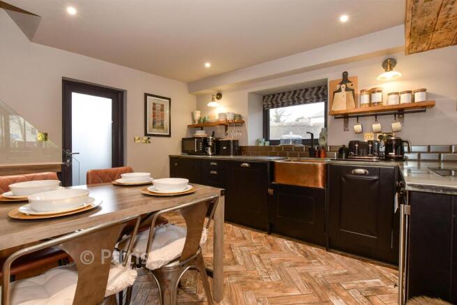 Kitchen/ Dining Area