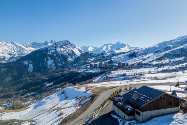 Outstanding chalet f