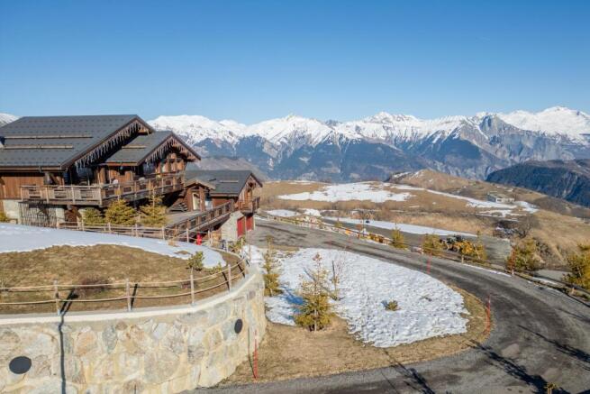 Outstanding chalet f