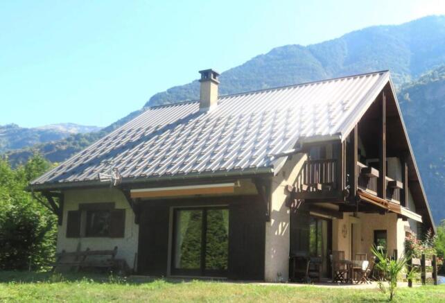 Chalet for sale Bour